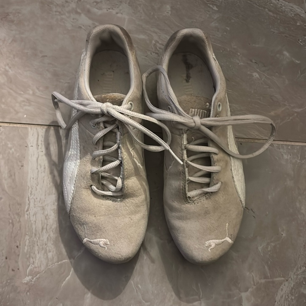 Puma - Tan and white suede sneakers